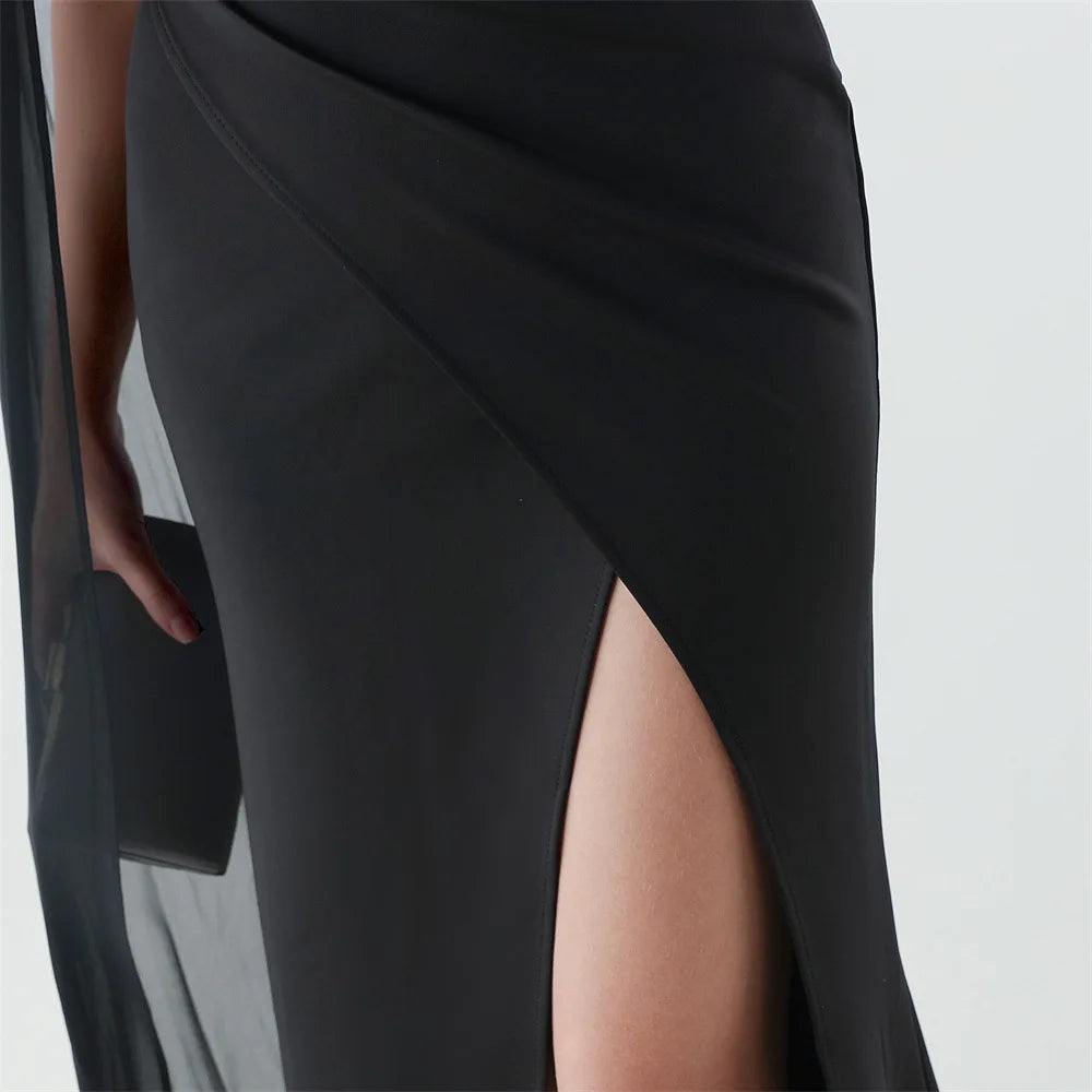 elegante vestido de sirena con abertura alta, corte ajustado, ideal para fiestas y graduaciones.