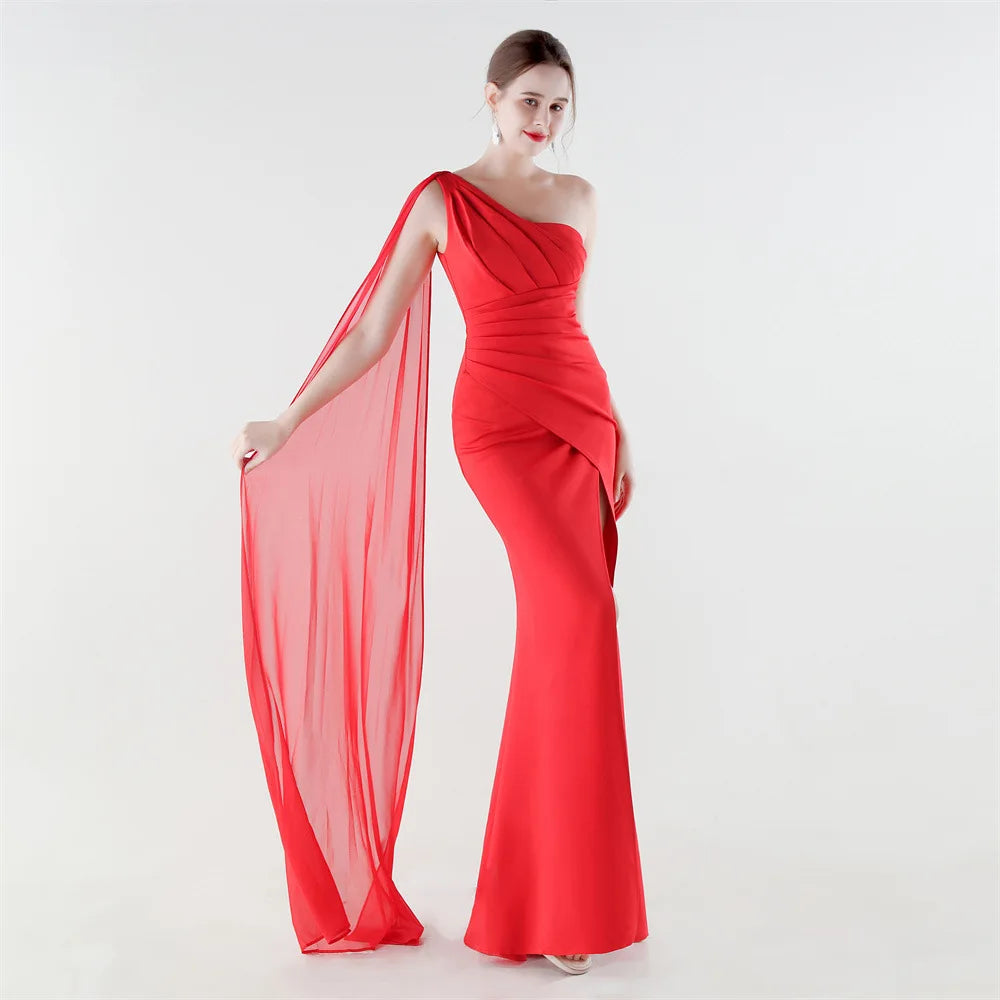 elegante vestido de sirena con abertura alta, corte ajustado, ideal para fiestas y graduaciones.