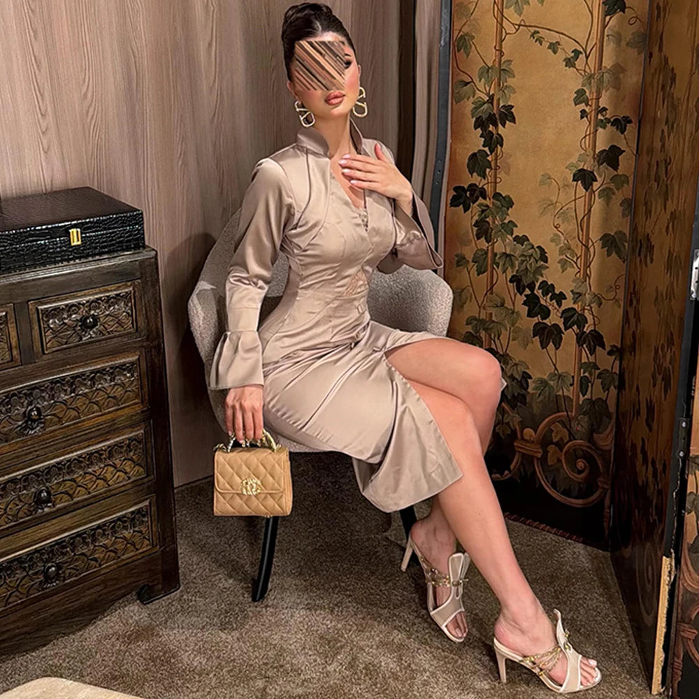 Elegante vestido de noche de satén con escote en V,  vestido de encaje con mangas largas ideal para ocasiones especiales.