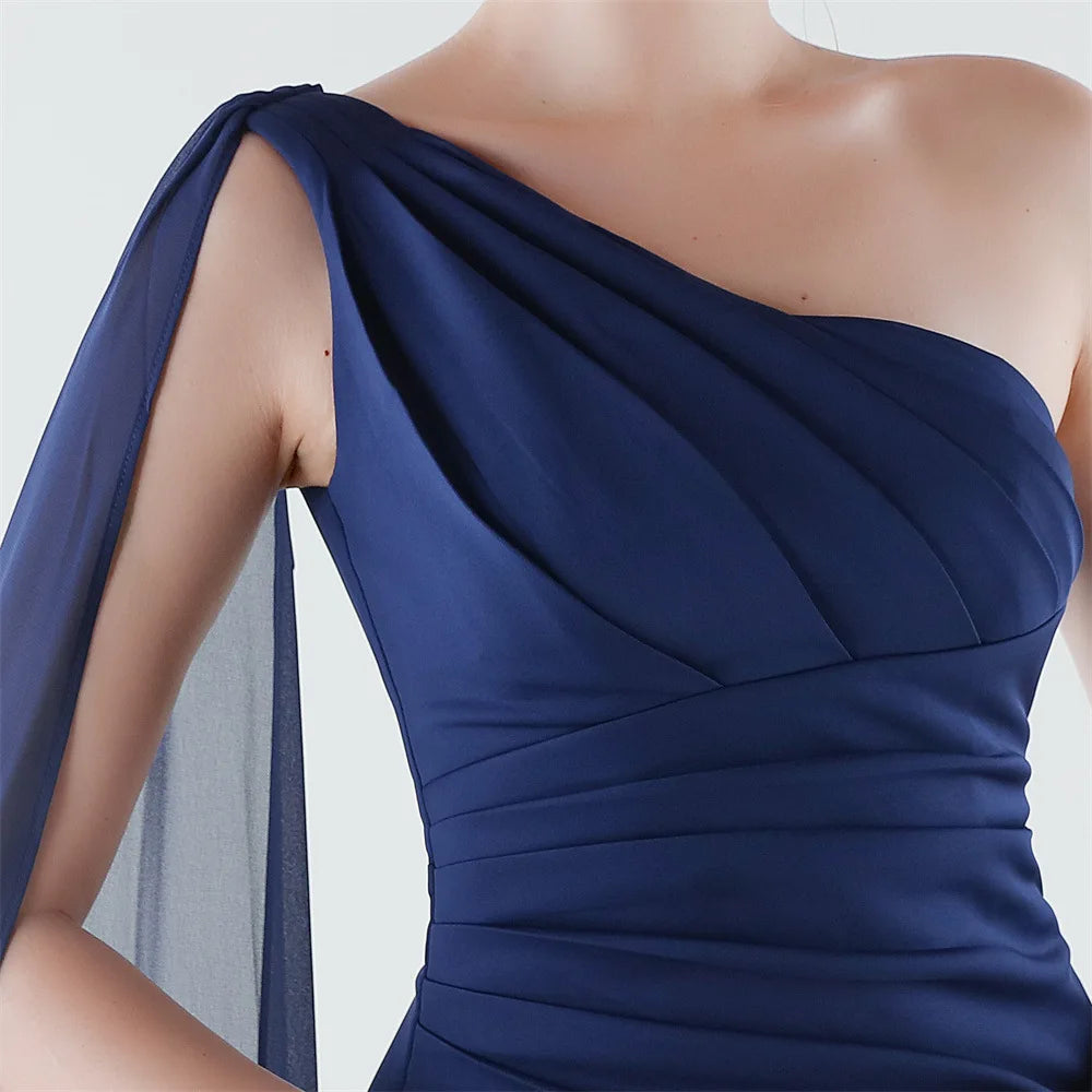 elegante vestido de sirena con abertura alta, corte ajustado, ideal para fiestas y graduaciones.
