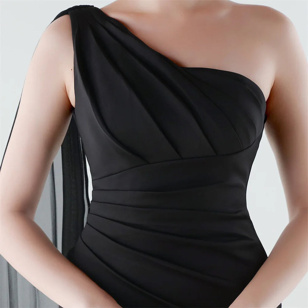 elegante vestido de sirena con abertura alta, corte ajustado, ideal para fiestas y graduaciones.