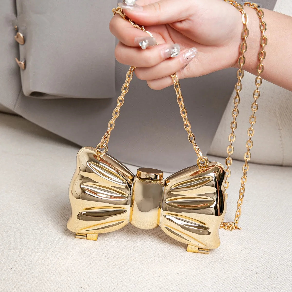 Cartera metálica ideal para reuniones con amigos y fiestas elegantes ❤️