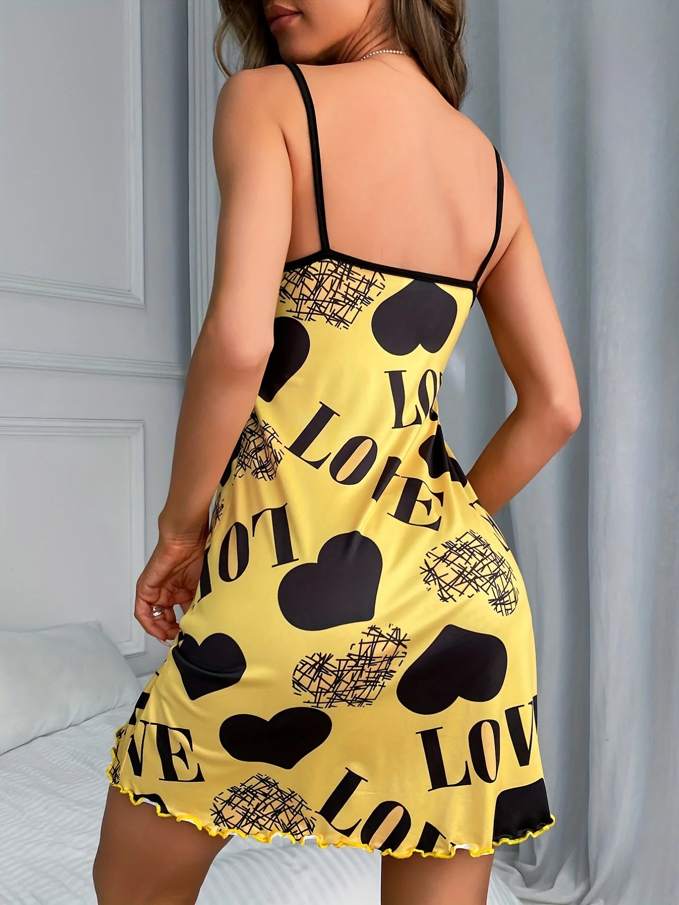 Camisón de verano para mujer, sin espalda, con estampado de corazones LOVE, suave y transpirable, con volantes en el bajo y cuello redondo.